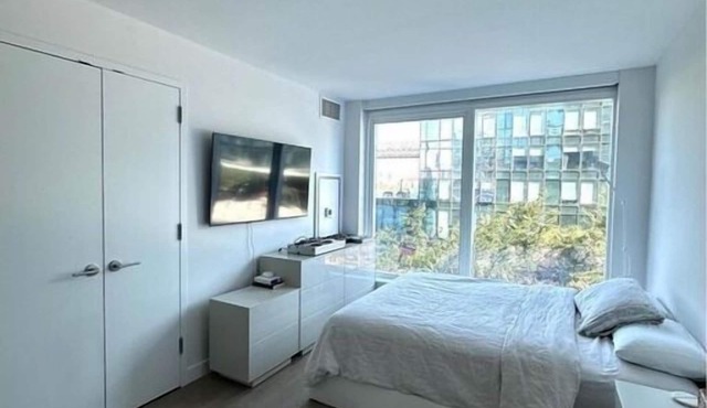 "Modern 2BR/2BA Apartment - With Williamsburg Bridge Views, NYC!"