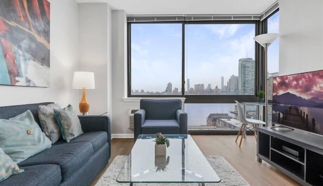 Modern 2BR | Full Kitchen | Free WiFi | Easy access to NYC