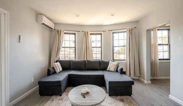 Modern 3-Bdrm Apt in Black Rock
