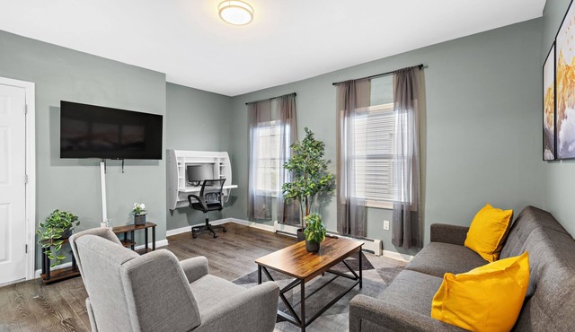 Modern 3BR: 15 minutes from World Cup, Spacious, Parking + 30 minutes from NYC