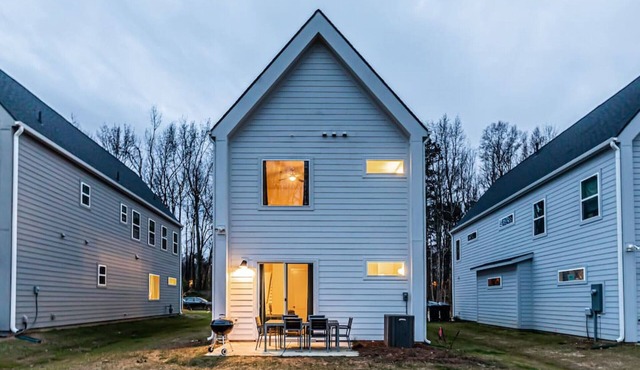Modern 4 Bedroom House Next To Park!