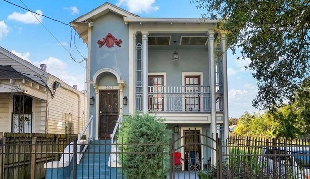 Modern 4BR Retreat · Walk to Downtown New Orleans Unit 1