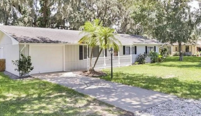 Modern beach themed 3b/2b home near New Smyrna Beach & Daytona Beach! Paradise!