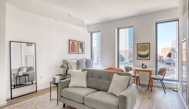 Modern Clinton Hill Studio w/Gym, Pool & W/D, nr Barclays, by Blueground