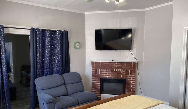 Modern, convenient & clean. Walk to ELM/SNHU arena