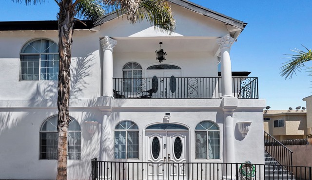 Modern gated 4bedroom 2bath unit in Los Angeles by Universal Studio & Hollywood