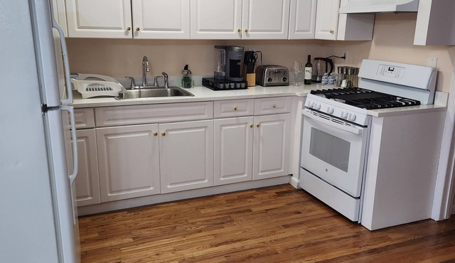 Modern Grey Spacious4Bed with Free Wine