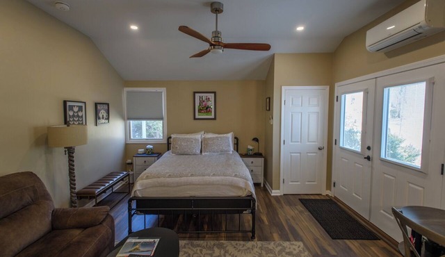 Modern Studio Apt - 10 min to Narragansett Beach/URI