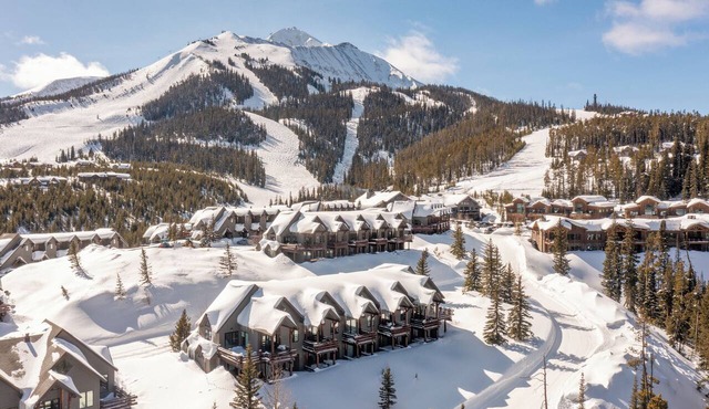 MoonlightBasin Multilevel Luxury Chalet, Hot Tub, 2 Decks, Outdoor seating,Views