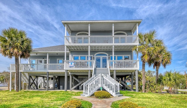 Moonlighting Whole House - Eight Bedroom Eight Bath Home w/pool