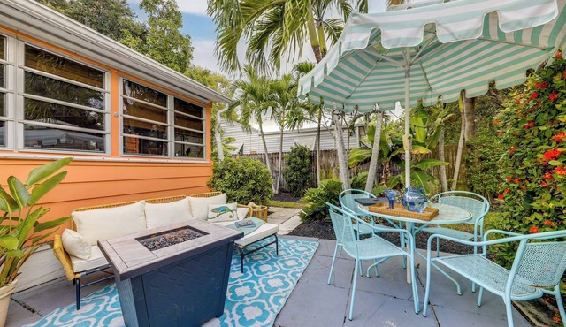 Near Concerts & Transit! Historic Hot Tub Cottage