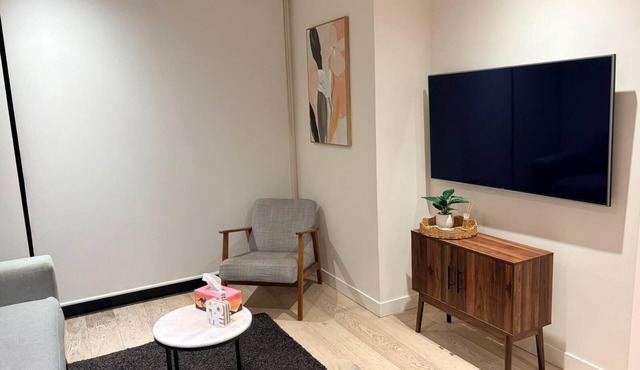 New 2BR Inner-City Apartment | Free Parking | Near Marvel Stadium