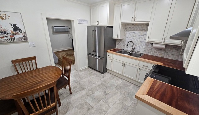 New build 1 bed apartment with full size bathroom and kitchen.