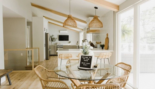 New Lakefront Luxury Cottage w/Hot Tub