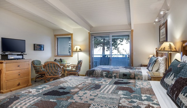 New! Lakeside Studio near Glacier!