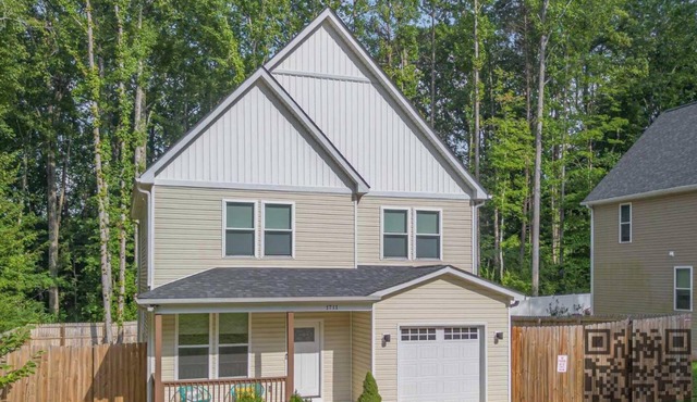 New Listing! Sleeps 11~Hot Tub~Fenced In Backyard