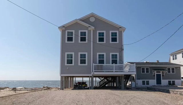 New Madison beach house - Ocean front- Great views- booking Summer 2026