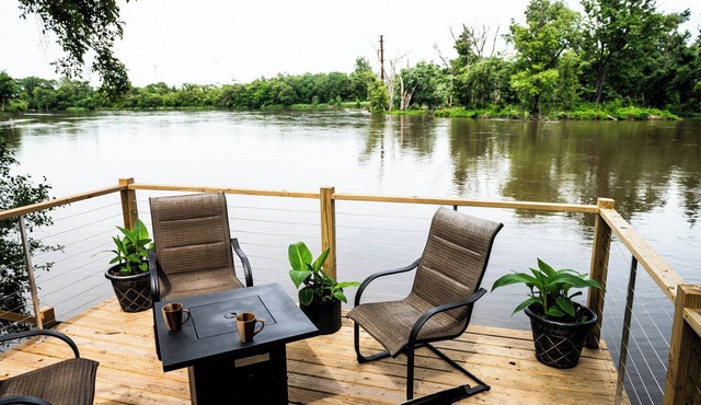 Newly Remodeled Riverfront Cottage
