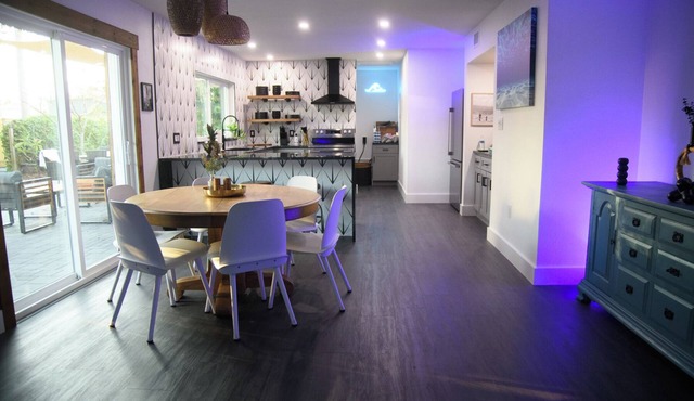 Newly renovated tropical oasis with hot tub in beautiful Indian Harbour Beach