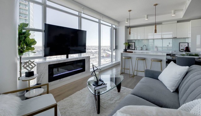 Next to Bmo/saddledome Downtown Calgary 2 bedroom Penthouse style condo sleep 6