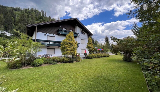 Nice apartment for 4 guests with WIFI, TV, patio and pets allowed