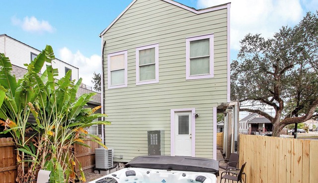 NOLA Chic, 5BR w/Hot Tub, Yard–Near French Quarter