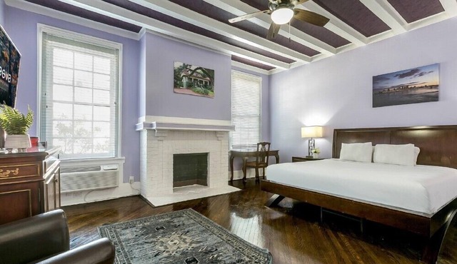 NOLA Retreat | Steps to Streetcar & Fun