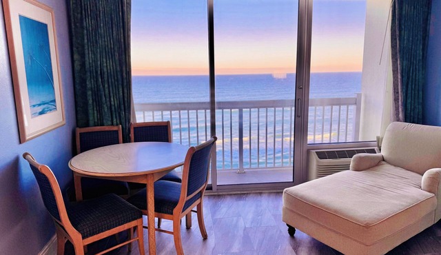 Ocean Front Studio with Amazing Views!
