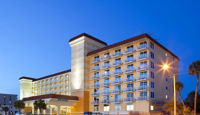 OCEANFRONT -2 Bdrm w/balconies, Casa Del Mar, Ormond Beach, 10miles fr Daytona in Ormond Beach