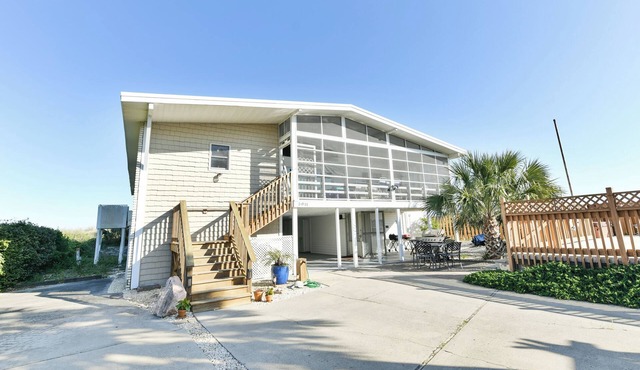 Oceanfront 4 BR Beach House with a Private Pool! Alvis Cottage