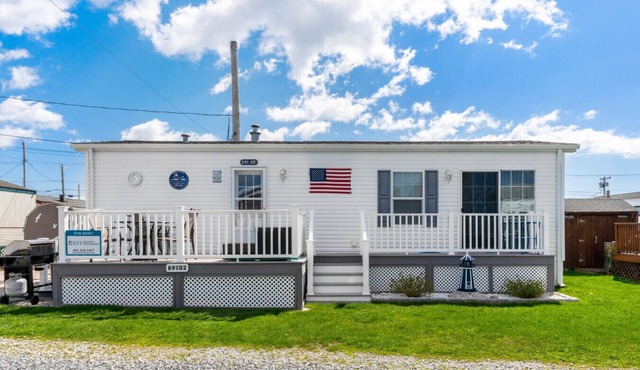 Oceanfront East Matunuck Cottage