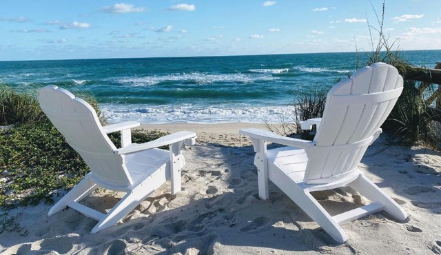 Oceanfront Elegance - Luxurious 6BR Beach House with Hot tub & spacious Balcony and Breathtaking Views!