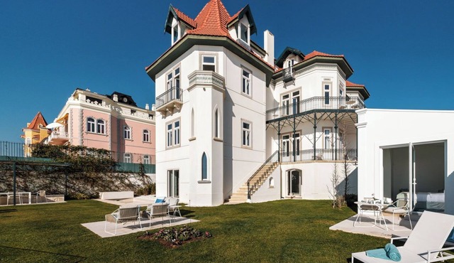 Oceanfront Villa in Estoril with Sea Views and Pool