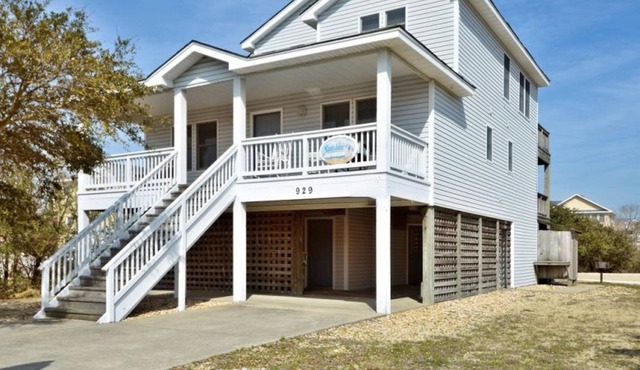 Oceanside Corolla home with private pool & hot tub, fireplace, AC & private W/D