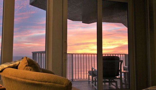 On No Drive Beach! Luxury 3 BdRm, 3 Baths, Mst wSpa; Ocean & Riverview Balconies