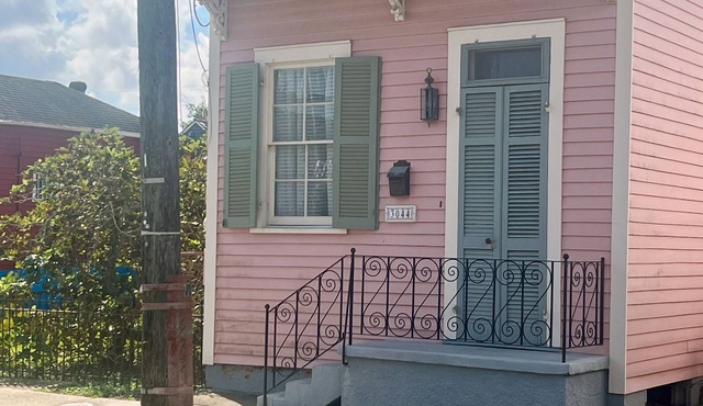 One bedroom cottage in a fantastic New Orleans neighborhood!