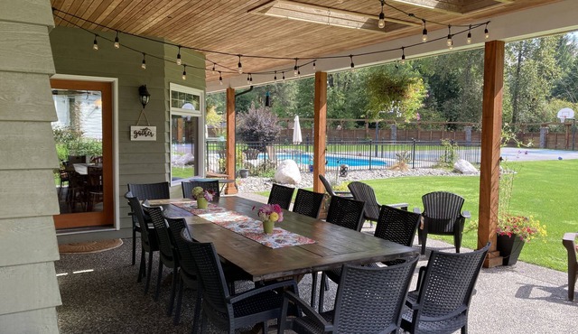 One stop Vacation: Pool, Volleyball and Basketball
