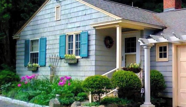 Peaceful and Pet-Friendly Cottage Rental on Picturesque Country Estate near Black Rock State Park, Connecticut
