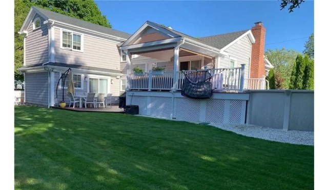Peaceful, cheerful 4 bedroom home with a pool