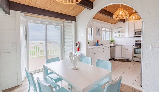 Pelican Beach Private Ocean Front Beach House- Sleeps 10 Bring Your Surf Boards