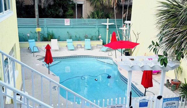 Penguins on the Beach 2BR Steps to Beach & Downtown w/pool Unit 5