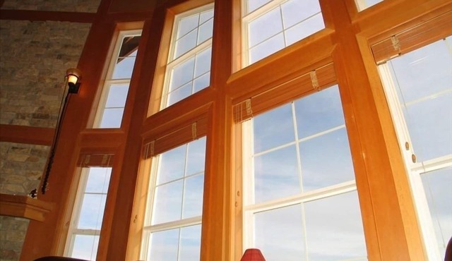 Penthouse view, elevator, steam room, hot tub, den, 2-min walk to groomed trails