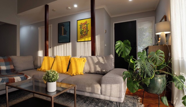Pet-Friendly Family Home in Tullamarine - Perfect for Long Term Stays | Sleeps 6
