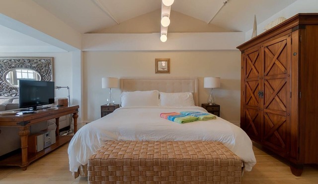 Pool/StepsToBeach/Dining/PenthouseStudioSuite