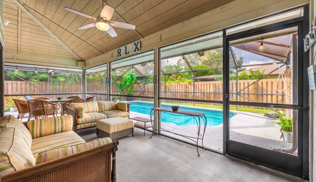 Poolside Golf Paradise: 2 King Bdrms: Beaches 15 Min: Game room: Tee, Sun & Fun