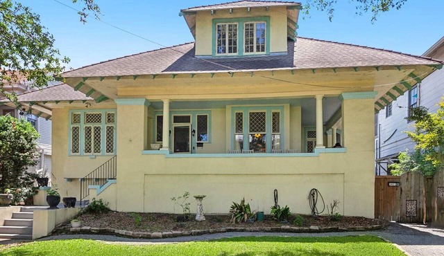 Prime Location and Luxury | 3br Streetcar + Dining