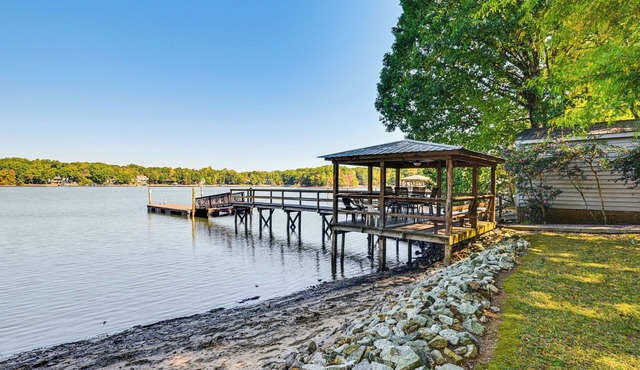 Private Dock & Beach! Lake Norman Cottage Hideaway