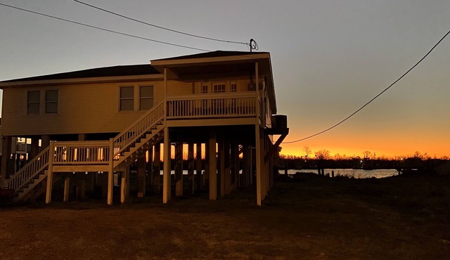 Private Home, Charter Fishing and Ecotourism. Only 25 miles to French Quarter.