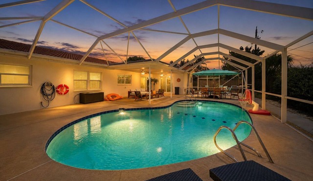 Private House - Pool, Firepit, Dog Friendly, Walk to Beach, FREE EV Charger