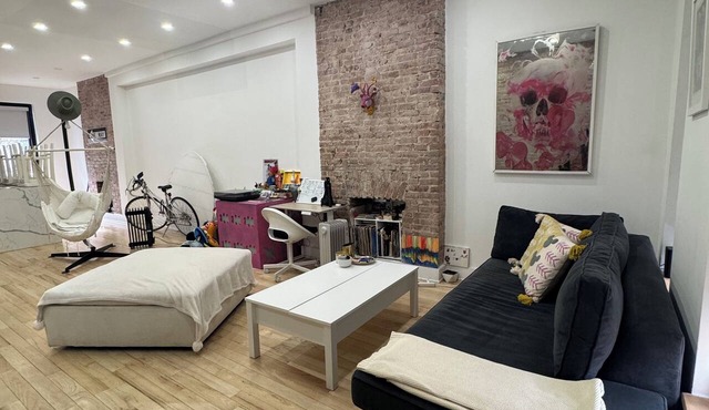 Private room in a New Town House, 7m to Subway, 20m to Manhattan